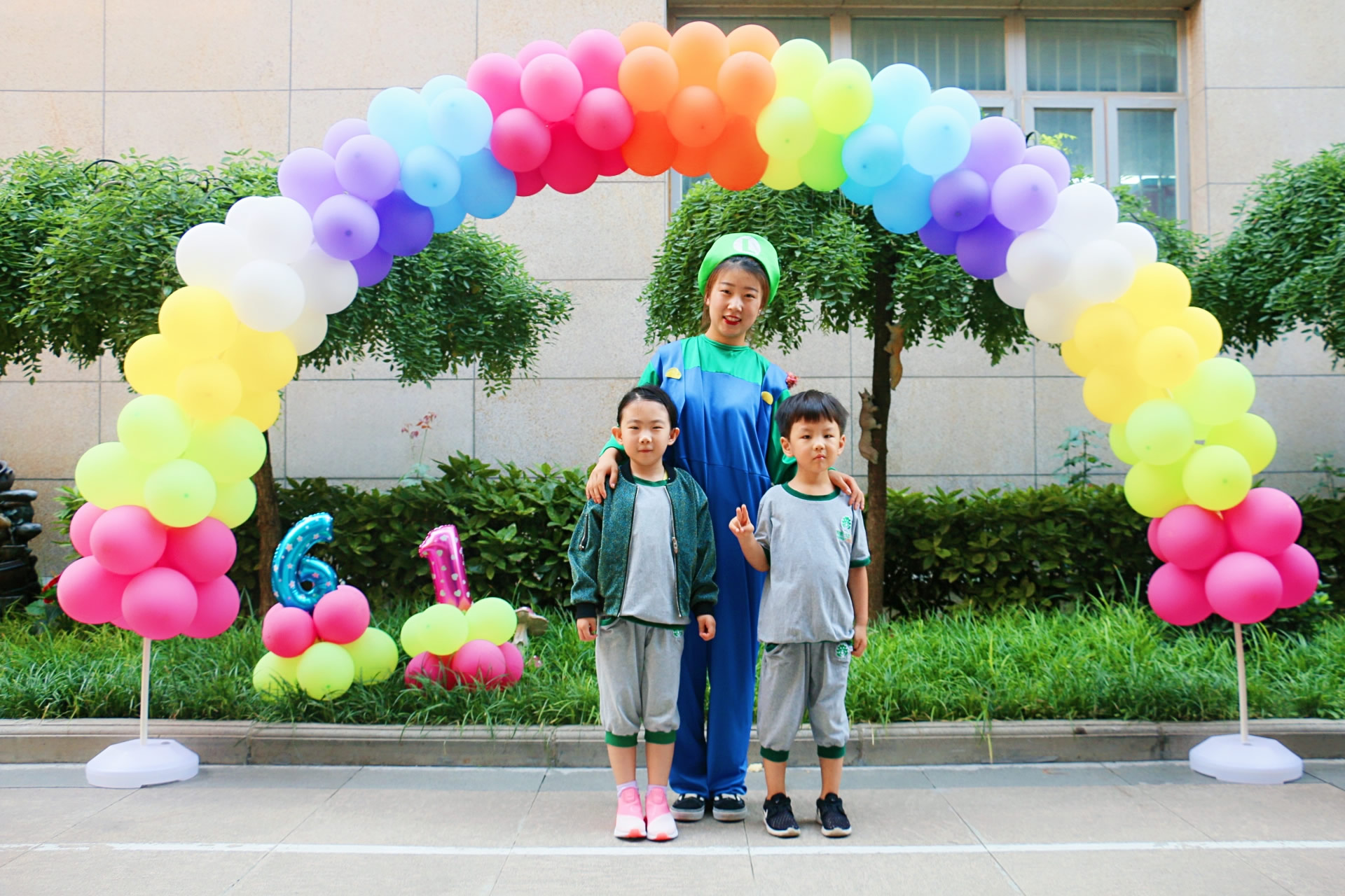 香港跨世纪教育集团恭祝所有儿童节日快乐