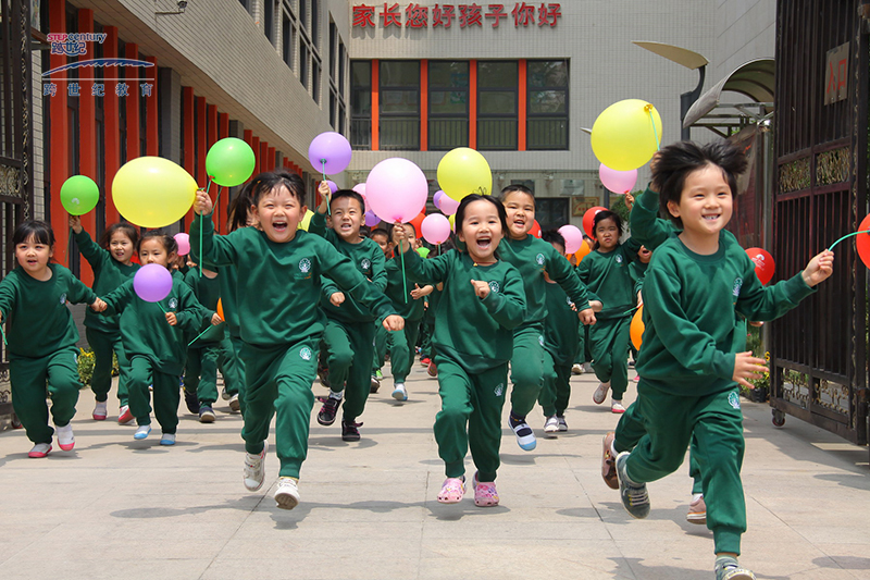 不忘初心，同“智慧树”共成长;砥砺前行，做“高品质”幼儿园