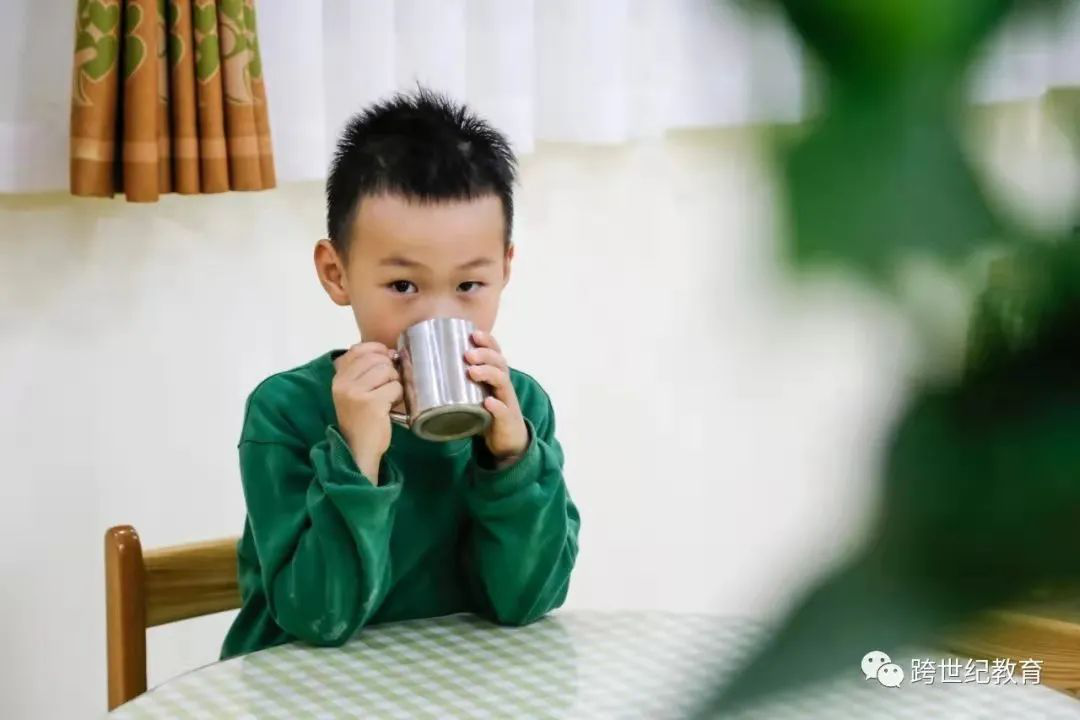 开学啦，幼儿园新生家长会做了什么让家长发来这样一封信？